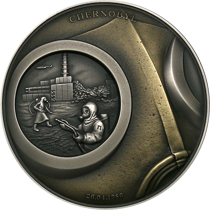 Přední strana Stříbrná mince Lidské tragédie - Černobyl 2 Oz High Relief 2021 Antique Standard